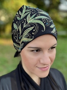 Šátek černý se smaragdovými listy 01.jpeg