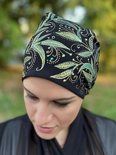 Šátek černý se smaragdovými listy 02.jpeg