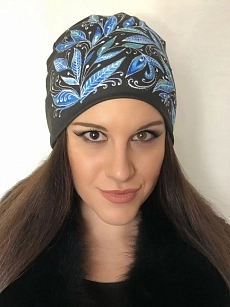Čepice černá s modrými listy 02.jpeg