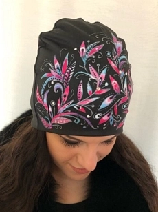 Čepice černá s růžovými listy 03.jpeg