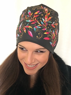Čepice černá s duhovými listy 02.jpeg