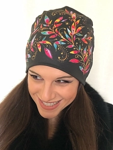 Čepice černá s duhovými listy 02.jpeg