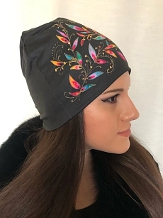 Čepice černá s duhovými listy 03.jpeg