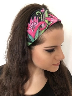 Čelenka černá s liliemi.jpeg