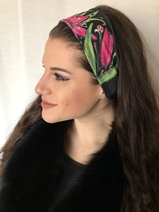 Čelenka černá s liliemi.jpeg