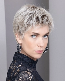 Zoe platinblonde shad.jpg