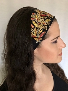 Čelenka černá se žlutočervenými lístky 01.jpeg