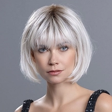 Sing platinblonde rooted.jpg