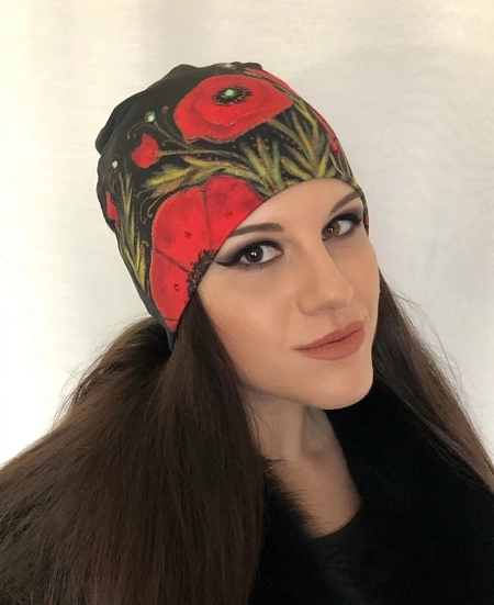 Čepice černá s máky