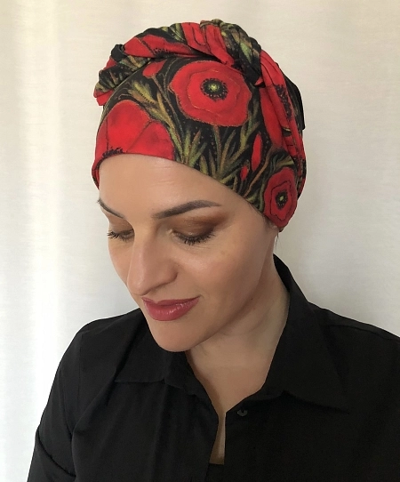 Šálka černá s máky