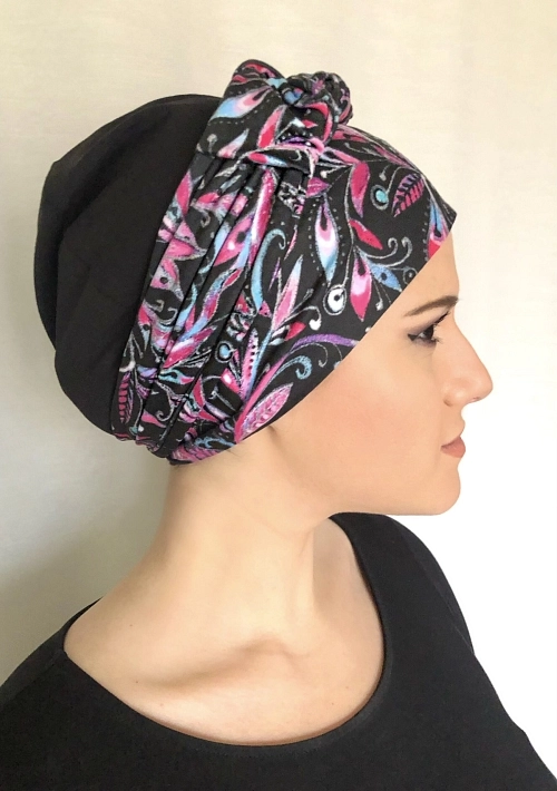 Šálka černá s růžovými listy