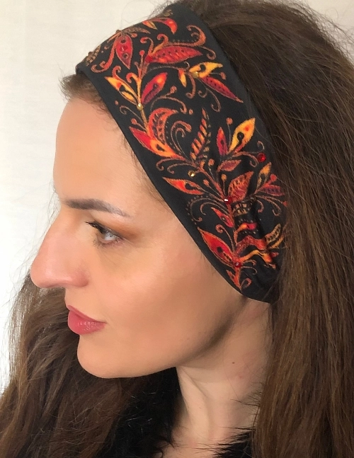 Čelenka černá s plamennými lístky