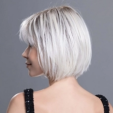 Sing platinblonde rooted.jpg