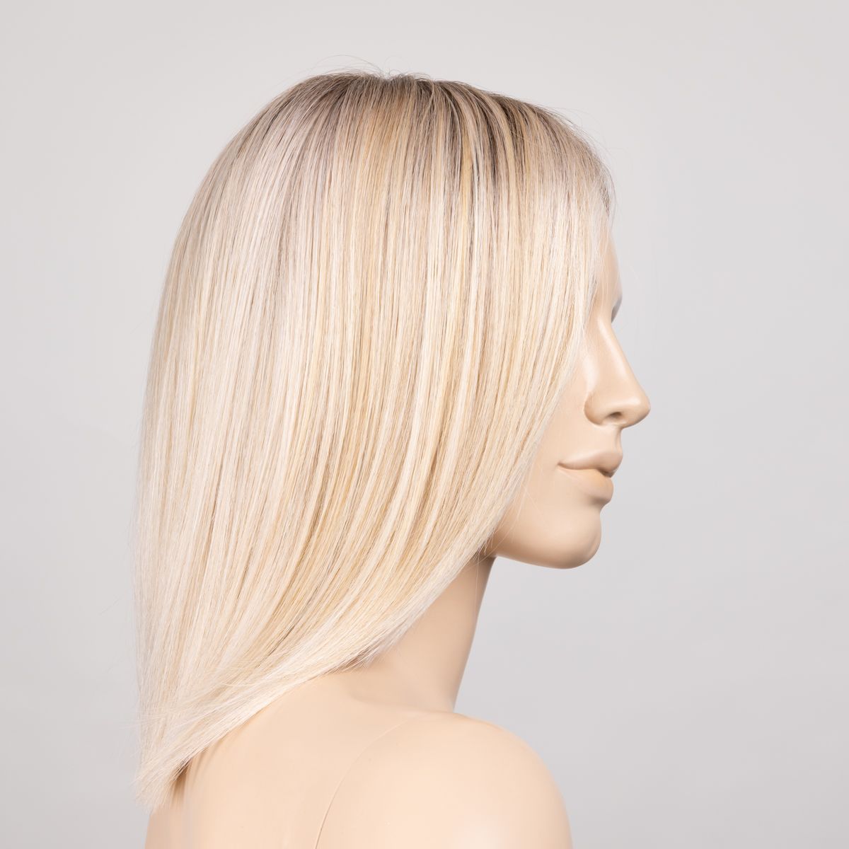pastelblonde rooted 